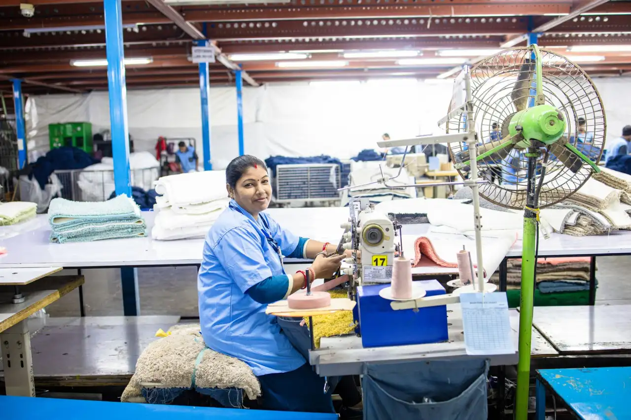 2024年武汉办公家具市场趋势：会议桌与屏风工位需求解析