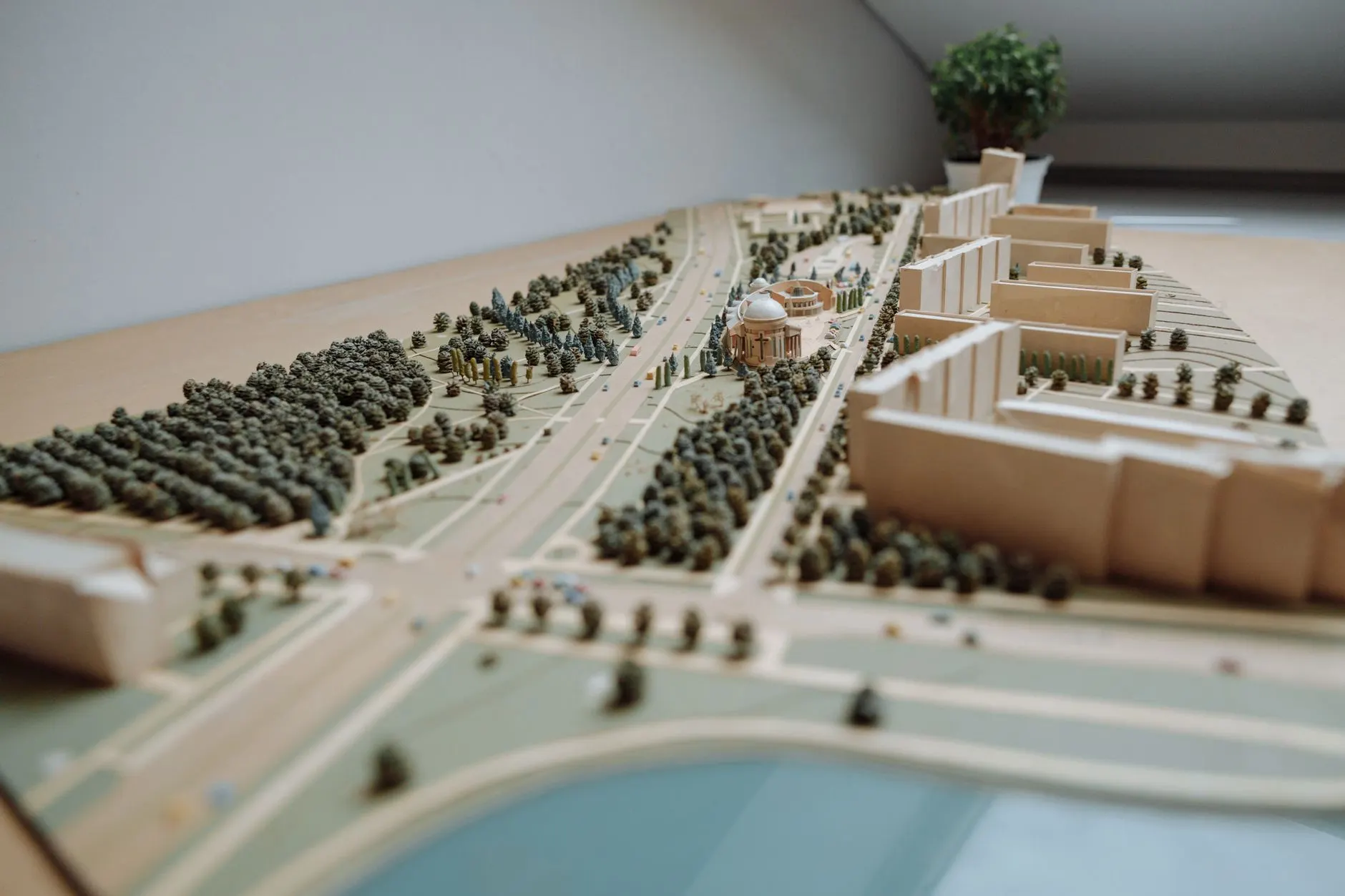 2024年武汉地区办公家具市场价格走势及趋势解读